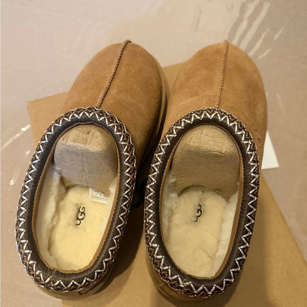 UGG Tasman Slippers Size 10 for Women’s, size 8 for Men’s Chestnut